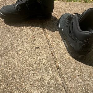 Retro 4 Black Cats